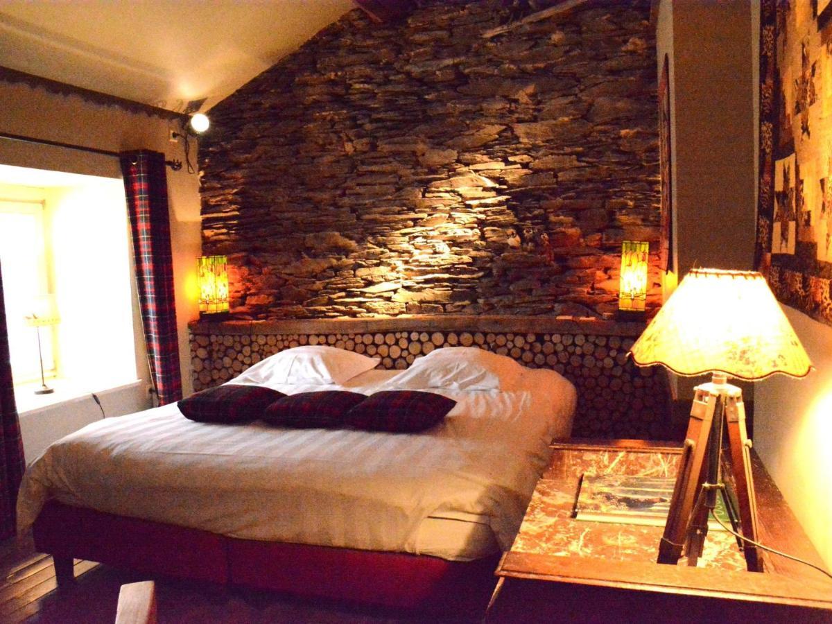 Villa With Hot Tub And Sauna Bièvre Habitación foto